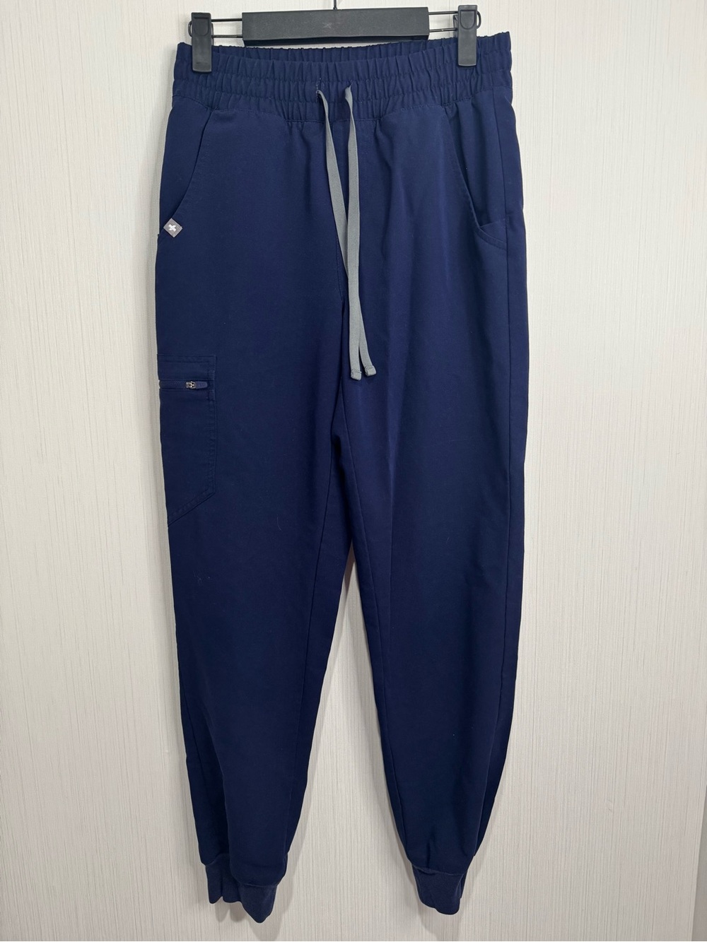 FIGS HIGH WAISTED ZAMORA JOGGER SCRUB PANTS. NAVY. XS. No flaws noted.